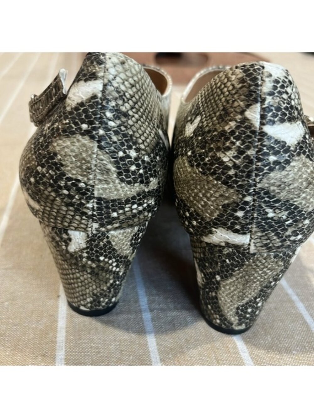 Comfort View Snake Skin design pumps low heel NWOT Size 10 side buckle - Picture 12 of 12